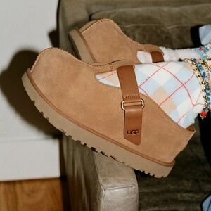 UGG Goldenstar Hi Clog chestnut